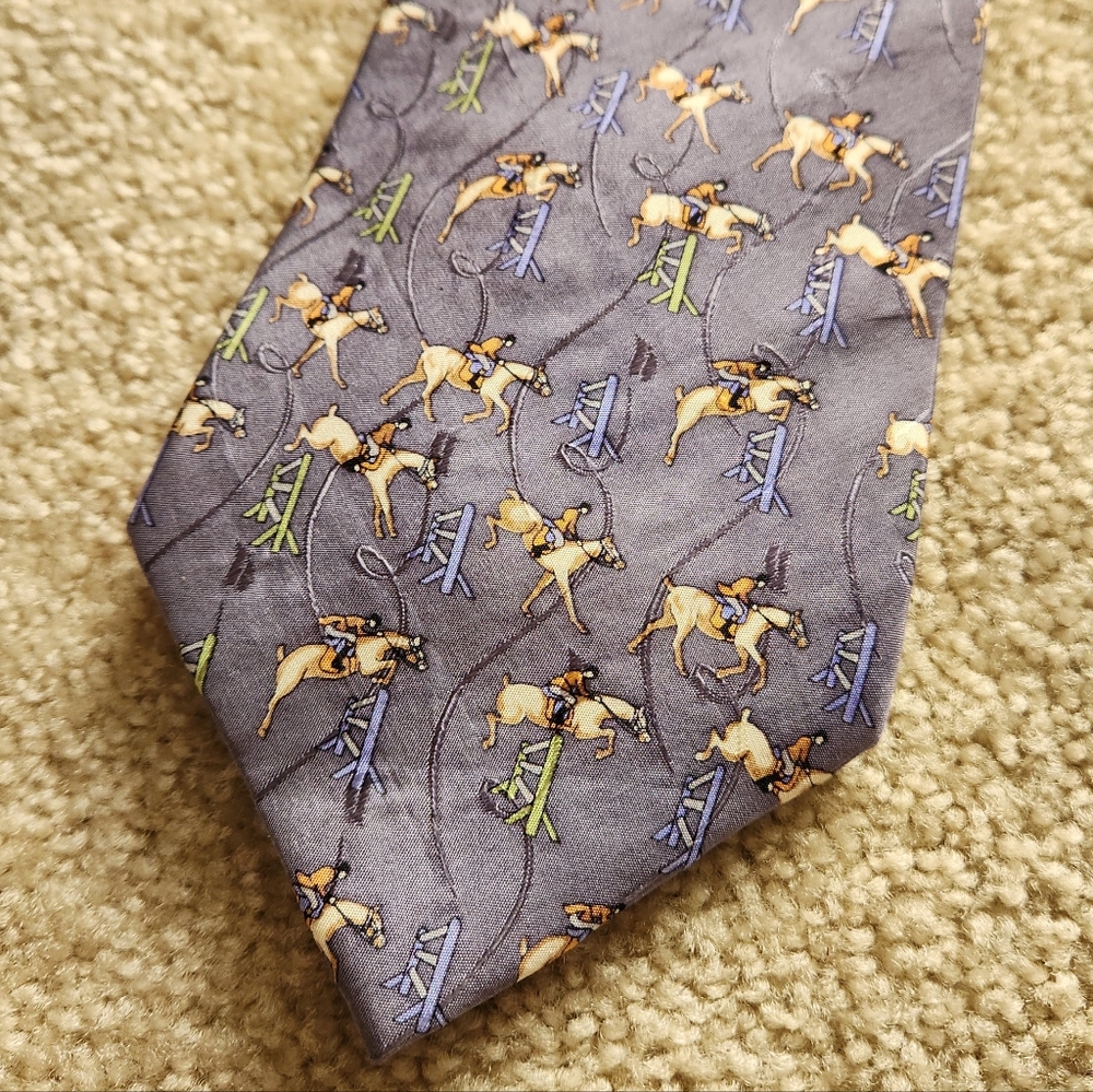 Classic Equestrian Pattern Men’s 100% Silk Handmade Tie in Gray